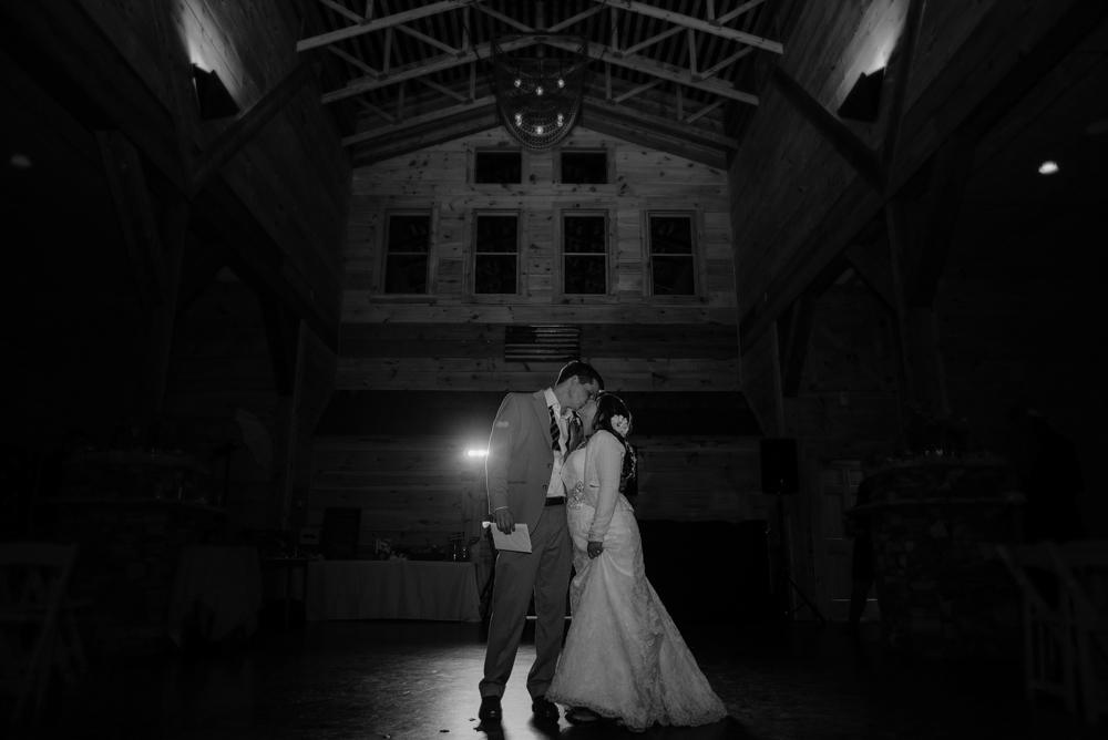 Atlanta & Destination Wedding Photography | Joyelan.com | The Walters Barn