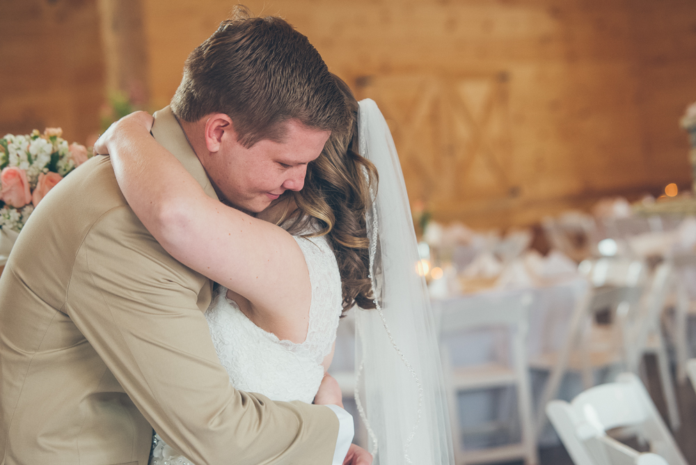 Atlanta & Destination Wedding Photography | Joyelan.com | The Walters Barn