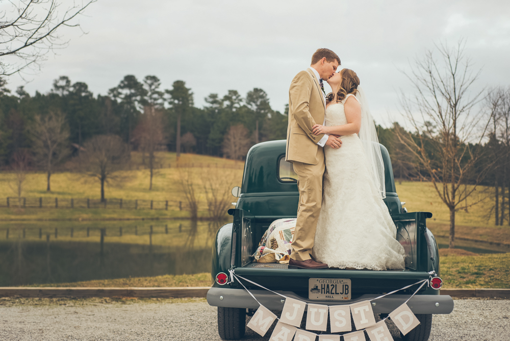 Atlanta & Destination Wedding Photography | Joyelan.com | The Walters Barn