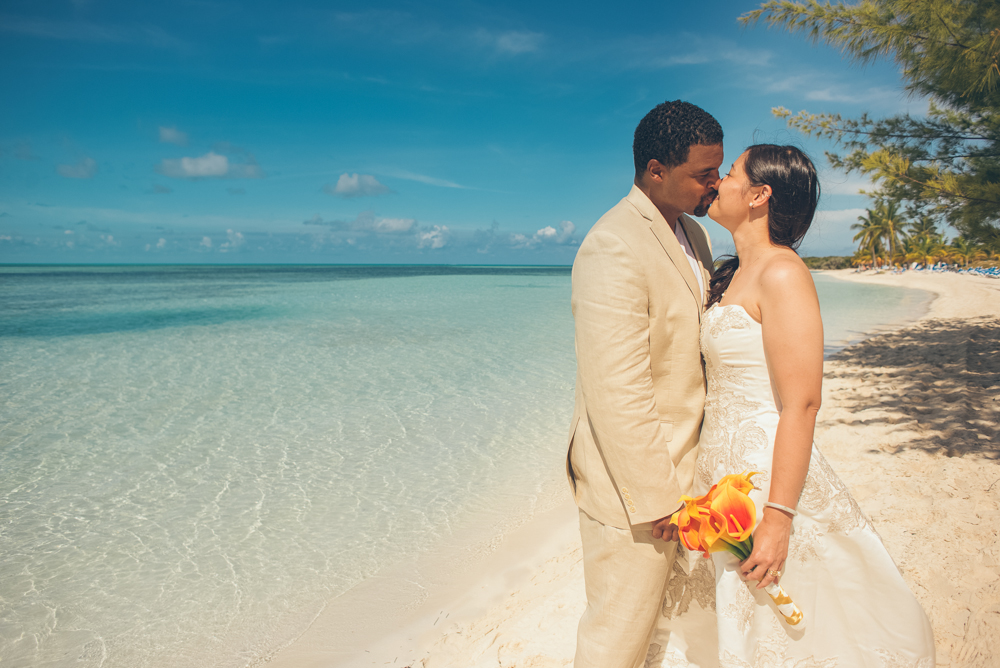 Atlanta & Destination Wedding Photographer bahamas | www.Joyelan.com
