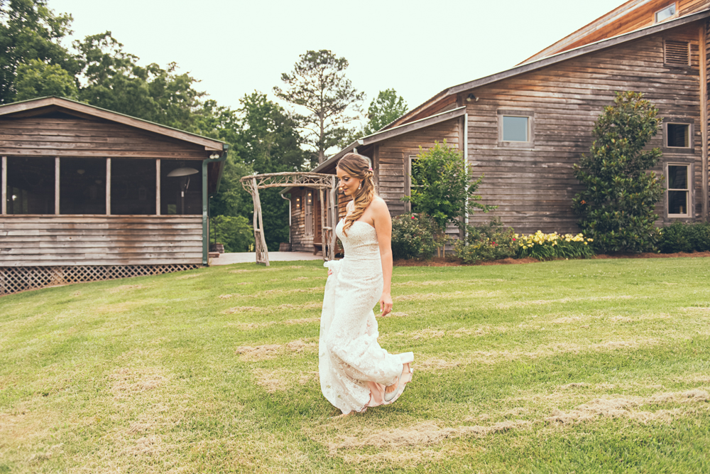 Tampa Bay and Atlanta Wedding Photographer | www.Joyelan.com | The Walters Barn | Florida Wedding Photography