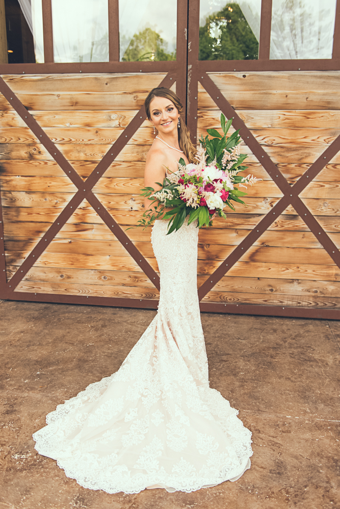 Tampa Bay and Atlanta Wedding Photographer | www.Joyelan.com | The Walters Barn | Florida Wedding Photography