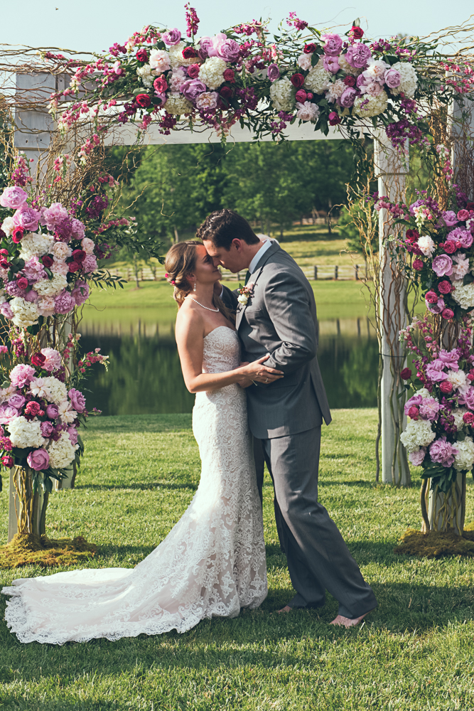 Tampa Bay and Atlanta Wedding Photographer | www.Joyelan.com | The Walters Barn | Florida Wedding Photography