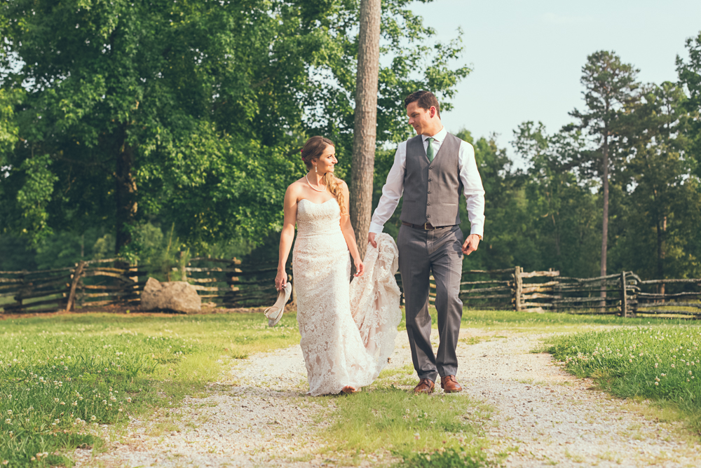 Tampa Bay and Atlanta Wedding Photographer | www.Joyelan.com | The Walters Barn | Florida Wedding Photography