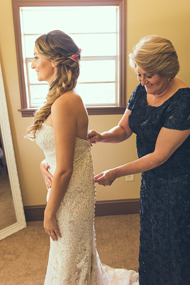 Tampa Bay and Atlanta Wedding Photographer | www.Joyelan.com | The Walters Barn | Florida Wedding Photography