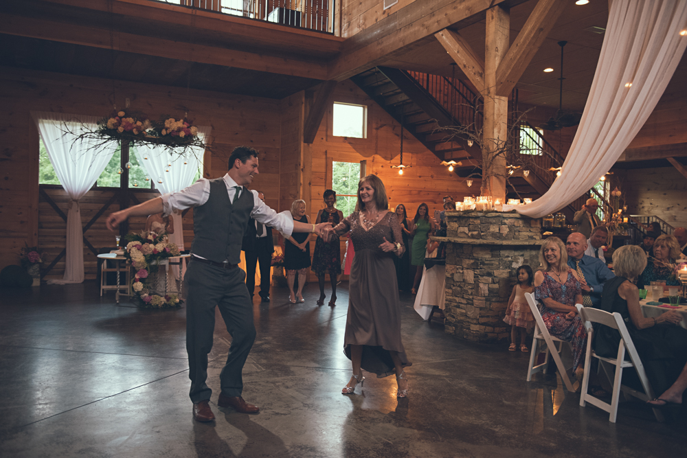 Tampa Bay and Atlanta Wedding Photographer | www.Joyelan.com | The Walters Barn | Florida Wedding Photography