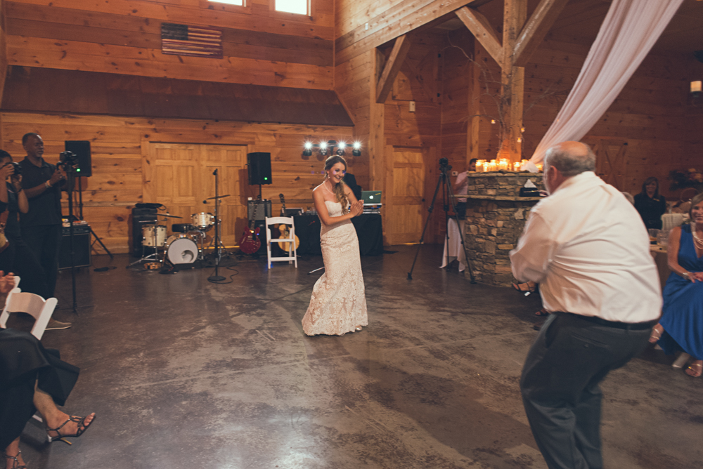 Tampa Bay and Atlanta Wedding Photographer | www.Joyelan.com | The Walters Barn | Florida Wedding Photography