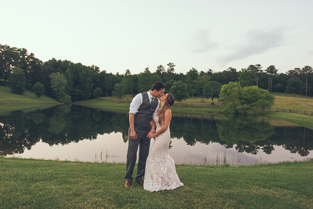 Tampa Bay and Atlanta Wedding Photographer | www.Joyelan.com | The Walters Barn | Florida Wedding Photography