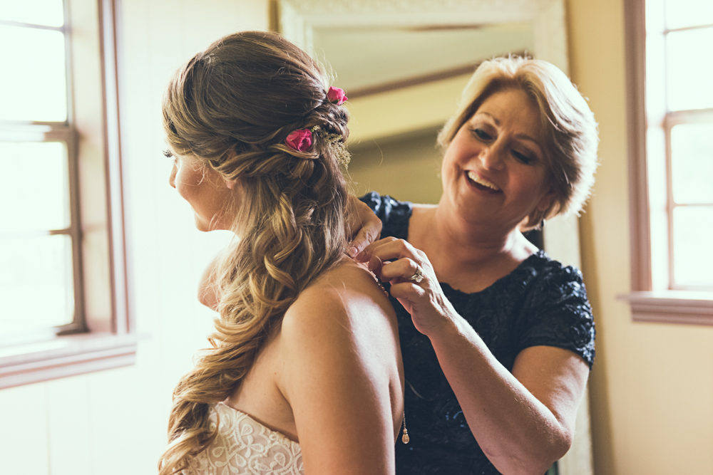 Tampa Bay and Atlanta Wedding Photographer | www.Joyelan.com | The Walters Barn | Florida Wedding Photography