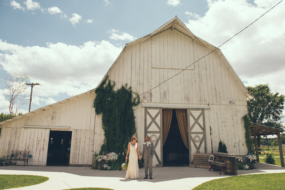 Florida and Destination Wedding Photographer - www.Joyelan.com - Milestone Barn Bannister Romantic Rustic Barn Wedding Michigan Photos