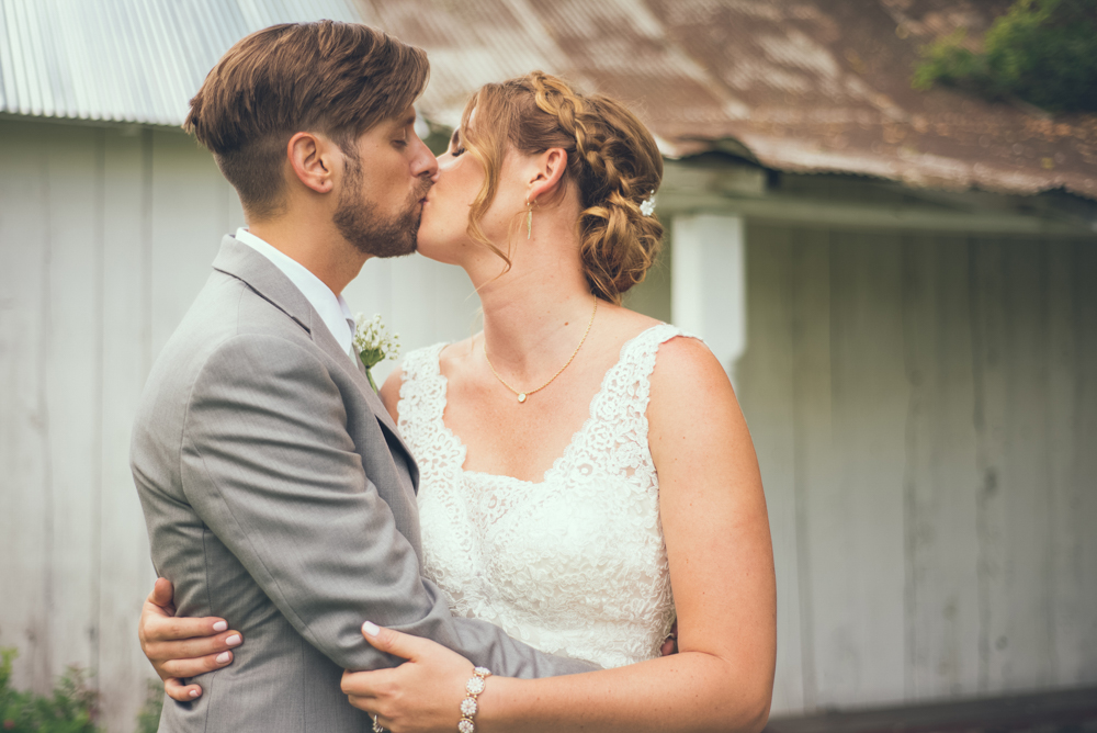 Florida and Destination Wedding Photographer - www.Joyelan.com - Milestone Barn Bannister Romantic Rustic Barn Wedding Michigan Photos