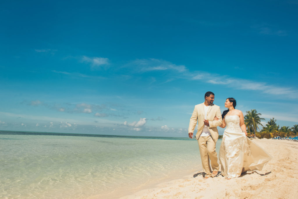 Tampa and destination elopement photography | www.Joyelan.com | Bahamas cruise wedding | Florida Beach elopements