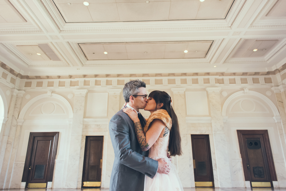 Atlanta Wedding Photographer | Intimate Wedding | www.Joyelan.com | Old Decatur Courthouse