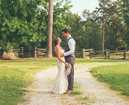 Tampa Bay and Atlanta Wedding Photographer | www.Joyelan.com | The Walters Barn