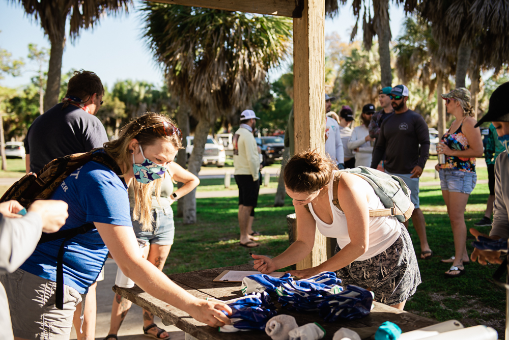 Tampa Bay Photographer | Joyelan Photography | Fresh Catch Coffee Beach Clean Up