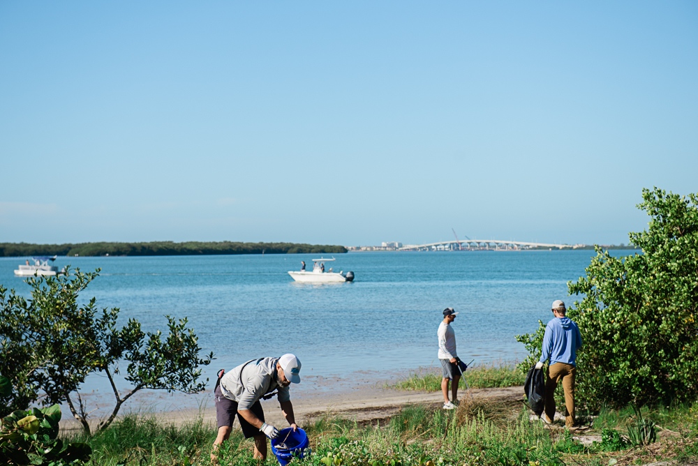 Tampa Bay Photographer | Joyelan Photography | Fresh Catch Coffee Beach Clean Up