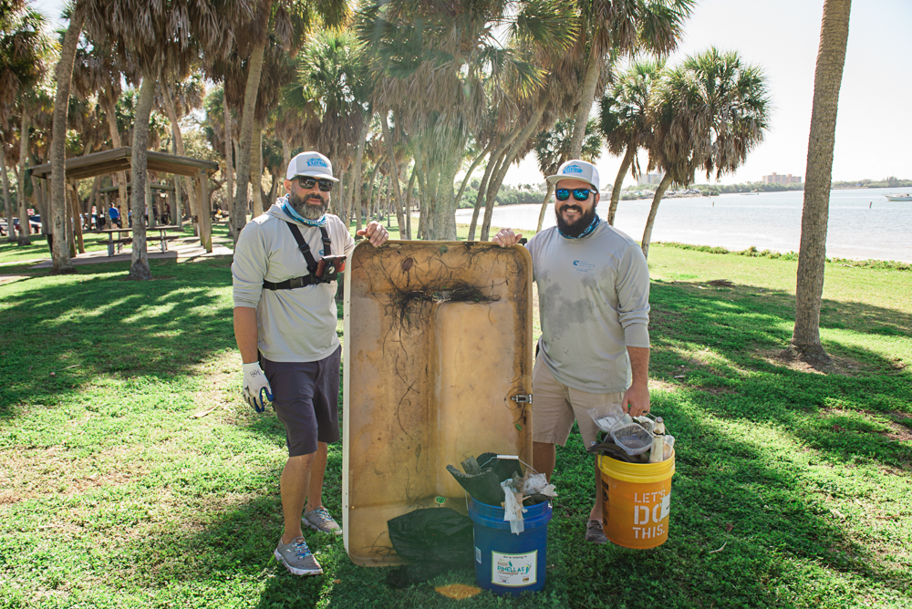 Tampa Bay Photographer | Joyelan Photography | Fresh Catch Coffee Beach Clean Up