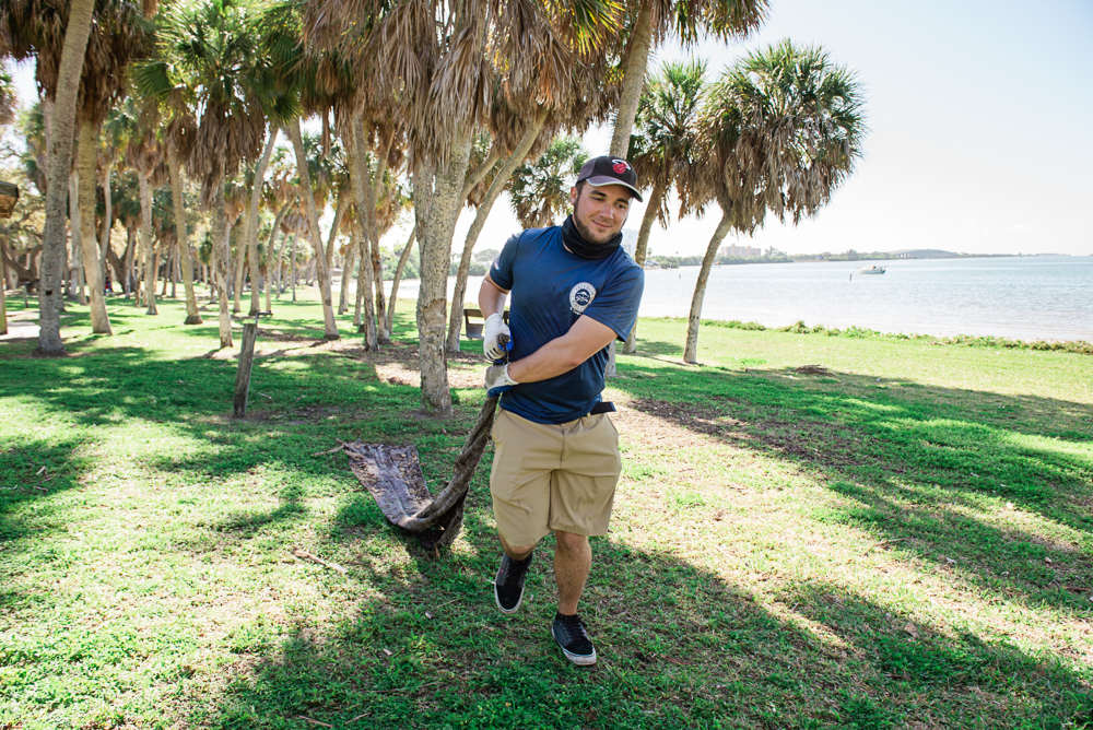 Tampa Bay Photographer | Joyelan Photography | Fresh Catch Coffee Beach Clean Up