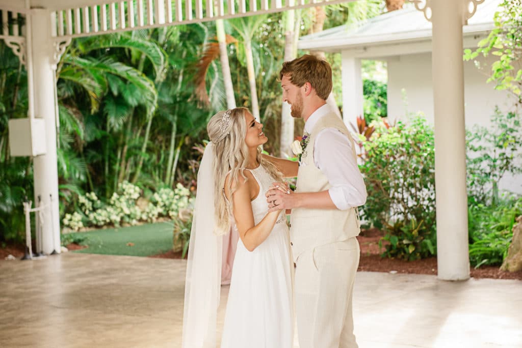 Tampa Wedding Photographer Joyelan photo of couple first dance at Mixton Farms Wedding Venue